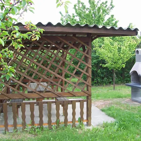 Casa vacanze Mit Garten- Terrasse Und Gartenpavillon By Interhome