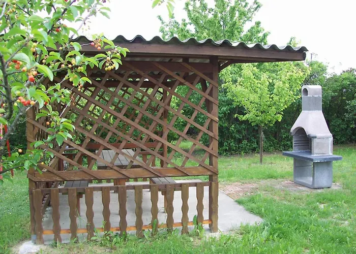Casa vacanze Mit Garten- Terrasse Und Gartenpavillon By Interhome